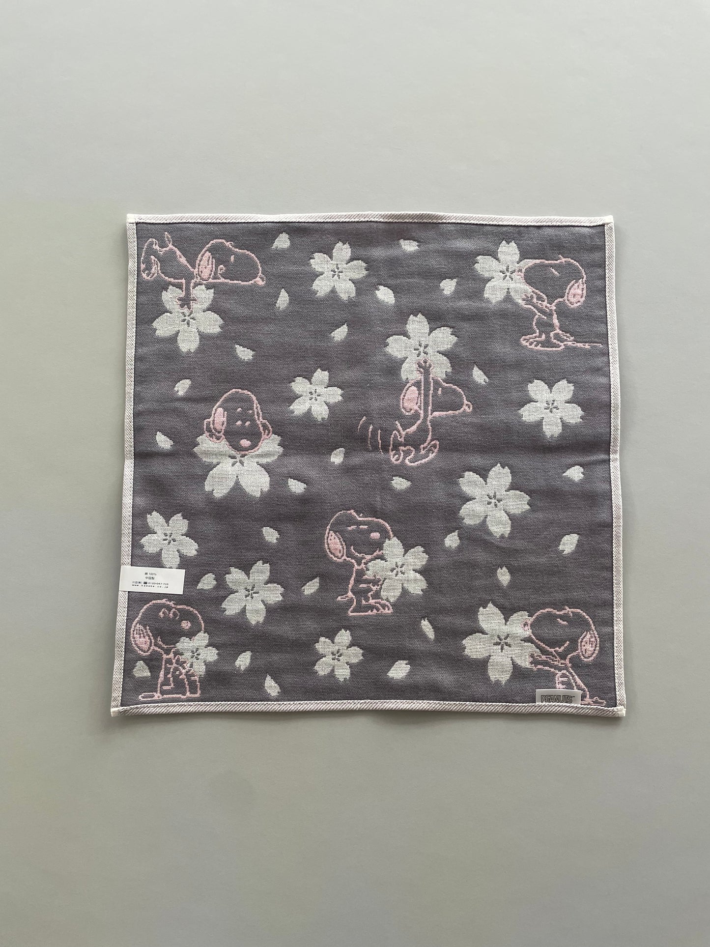 ピーナッツ三重ガーゼハンカチ「桜」