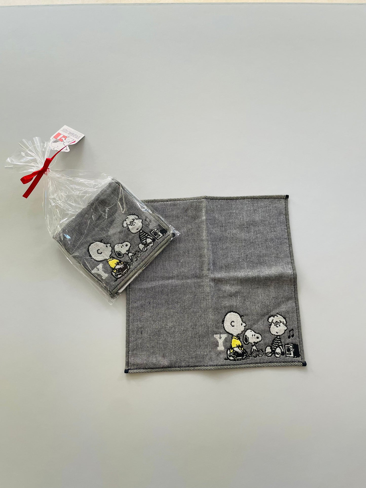 ピーナッツ・イニシャル三重ガーゼハンカチ