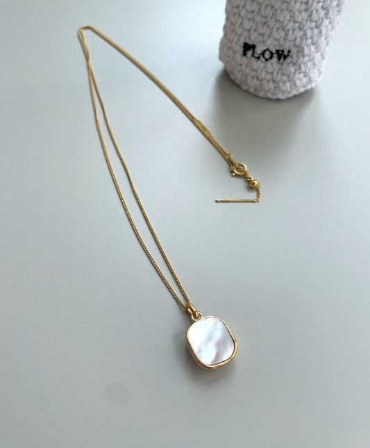 Shell Window Necklace